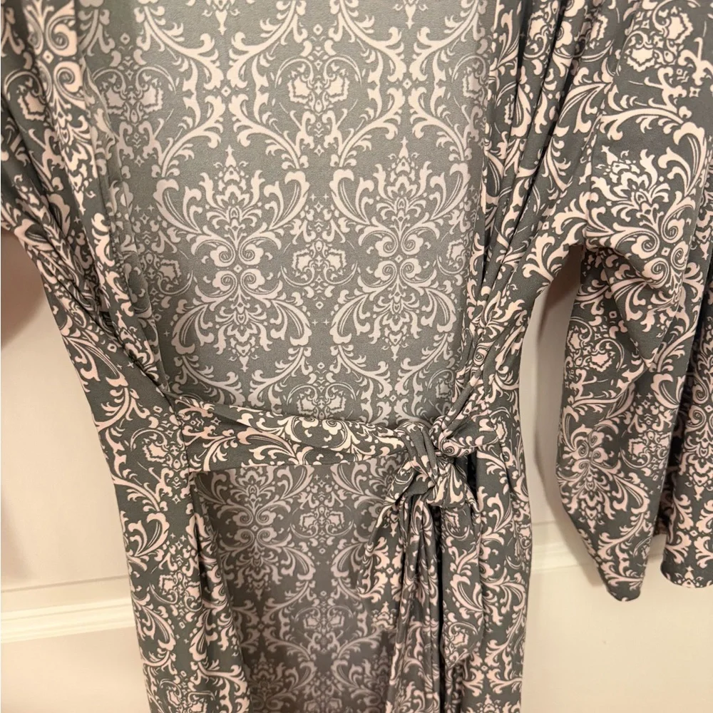 Rene Rofe Gray and Pink Patterned Women's Robe - Picture 5 of 7